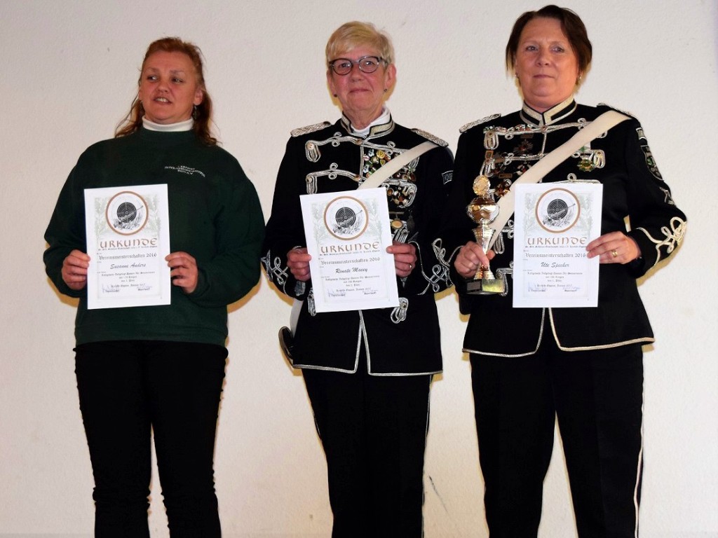 Die Vereinsmeister der Altersklasse Damen: Susanne Anders 3. Platz, Renate Macey 2. Platz und Uta Specker 1. Platz