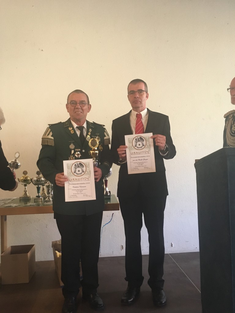Sieger Altersklasse m: 1. Klemens Küsters (li), 2. Gregor von der Hocht (re)