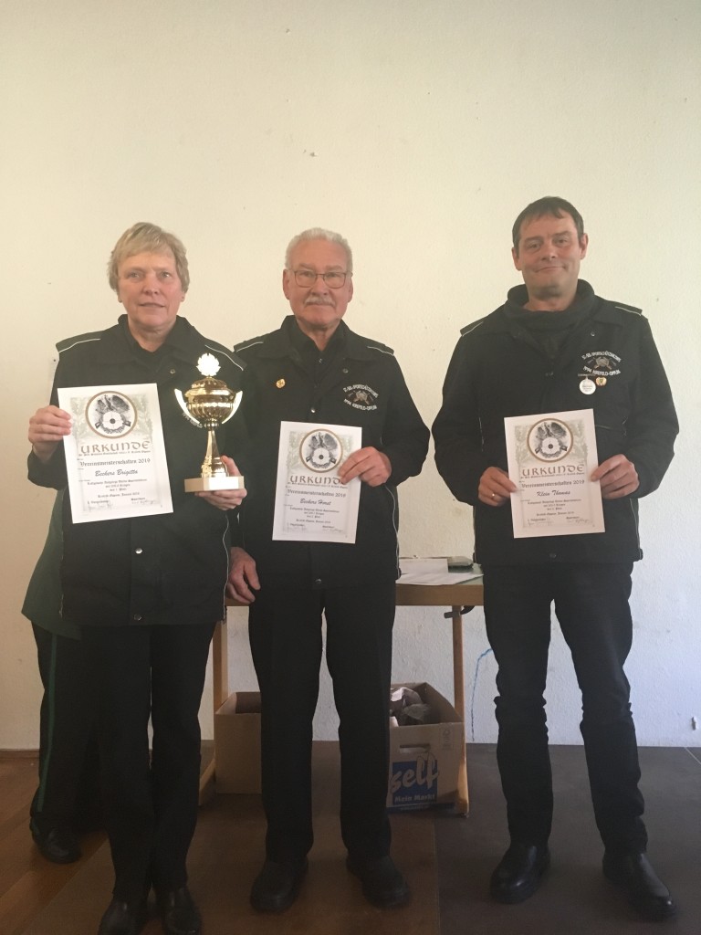 Sieger Sportschützen: 1. Brigitta Beckers (li), 2. Horst Beckers (mi), 3. Thomas Klein (re)